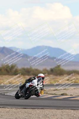 media/Nov-16-2025-Race Pace (Sun) [[8c5fa54630]]/Non Verified Riders (1st 20 Minutes)/5-Turn 15 (110pm)/